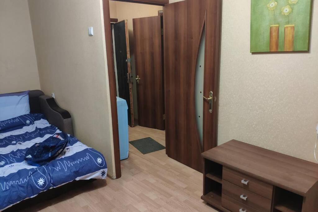 Small Apartment For 2 เคียฟ ภายนอก รูปภาพ